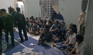 Tạm giữ hình sự 34 đối tượng tham gia sòng bạc lớn