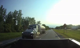 Xe bồn không phanh gây họa cho hàng loạt xe chờ đèn đỏ