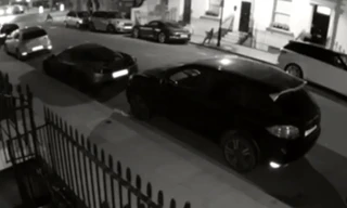 Audi Q7 mất lái tông loạt xe sang đỗ bên đường