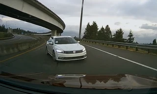 Ôtô 'lạc đường' gây tai họa cho xe ngược chiều