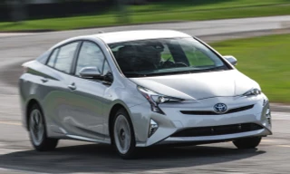 Mẫu xe Hybrid Toyota Prius nổi tiếng thế giới.