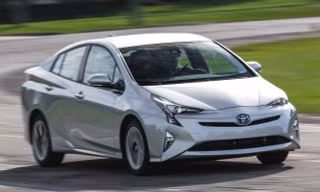 Mẫu xe Hybrid Toyota Prius nổi tiếng thế giới.