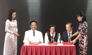 Ông Đào Hồng Tuyển trao tặng 20 tỷ đồng hỗ trợ bảo tồn văn hóa dân gian