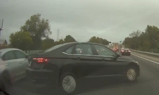 Ôtô đột ngột giảm tốc độ gây tai nạn liên hoàn trên cao tốc