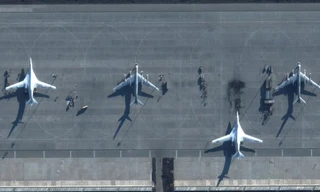 Nga sơ tán máy bay khỏi căn cứ bị UAV nghi của Ukraine tấn công 