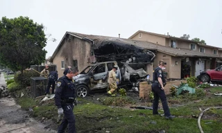 Mỹ: Máy bay rơi xuống khu dân cư, hàng loạt ngôi nhà bốc cháy