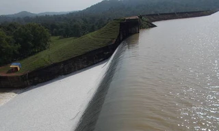 Ấn Độ: Quan chức ra lệnh xả nước hồ chứa để tìm chiếc điện thoại bị rơi