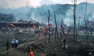 Vụ nổ khiến nhiều tòa nhà gần đó bị hư hại hoặc đổ sập hoàn toàn. Ảnh: CGTN