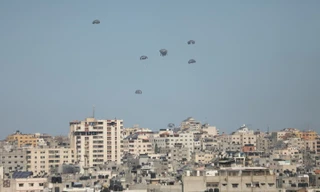 Dải Gaza: Hàng viện trợ rơi trúng khu tị nạn vì dù hỏng, nhiều người thương vong