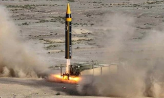 Iran phóng tên lửa siêu thanh Fattah, tuyên bố 'kiểm soát không phận Israel'