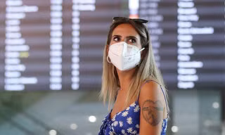 Số ca COVID-19 tăng gấp 3 lần ở châu Âu, tỷ lệ nhập viện tăng gấp đôi