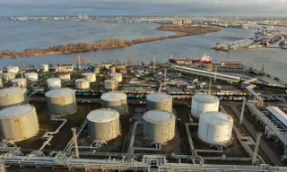 Quân đội Ukraine nhắm trúng kho dầu ở St. Petersburg?