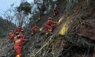 Tìm thấy hộp đen máy bay Boeing 737 bị rơi ở Trung Quốc