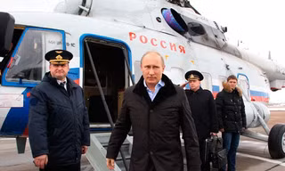 Máy bay không người lái ồ ạt tấn công tỉnh Kursk trong chuyến thăm của Tổng thống Nga Putin