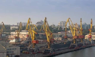 Cảng Odessa của Ukraine bị tấn công, Nga nói 'không liên quan'