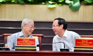 Hình ảnh Tổng Bí thư Nguyễn Phú Trọng làm việc với Thành ủy TPHCM