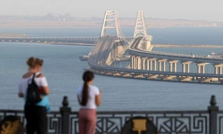 Máy bay không người lái Ukraine tấn công kho đạn Nga ở Crimea