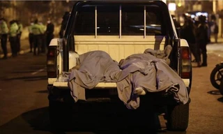 Thi thể người thiệt mạng trong vụ giẫm đạp. Ảnh: Twitter