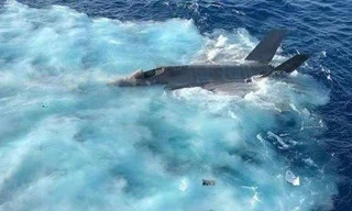 Thông báo của Nhật Bản vô tình hé lộ địa điểm Mỹ trục vớt máy bay F-35C?