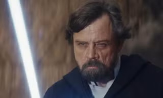Diễn viên Star Wars tặng 500 máy bay không người lái cho Ukraine