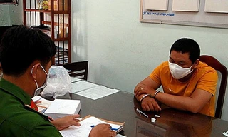 CQĐT lấy lời khai hung thủ.