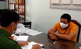CQĐT lấy lời khai hung thủ.