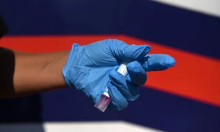 Mỹ: 200.000 bộ xét nghiệm nhanh COVID-19 bị thu hồi vì lỗi dương tính giả