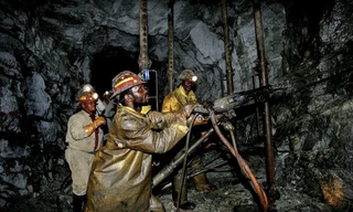 Chạy đua với thời gian giải cứu 289 công nhân mắc kẹt trong mỏ vàng ở Nam Phi