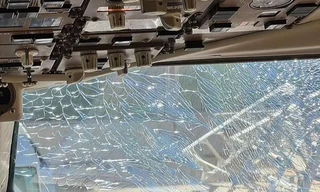 Mỹ: Máy bay hạ cánh thành công dù vỡ kính buồng lái