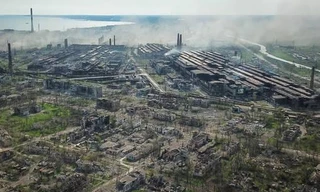 Ukraine: Toàn bộ phụ nữ, trẻ em, người già đã được sơ tán khỏi nhà máy thép Azovstal