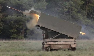 Anh tìm cách gửi pháo hạng nặng của Mỹ cho Ukraine