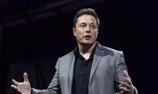 Tỷ phú Elon Musk hứa sẽ không ngắt dịch vụ Internet vệ tinh của Ukraine