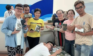 Đại gia đình ở Tây Ninh trúng số hơn 34 tỷ đồng, dùng bao đựng tiền vác về nhà