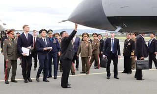 Ông Kim Jong-un thăm sân bay Nga, xem máy bay chiến đấu và tên lửa siêu thanh