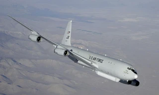 Mỹ lần đầu đưa máy bay trinh sát E-8C đến miền Đông Ukraine 