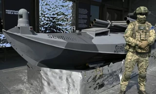 Xuồng không người lái Ukraine bắn trả máy bay Nga gần bán đảo Crimea