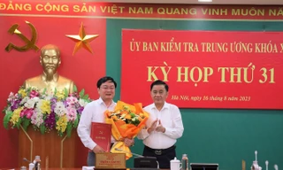 Triển khai quyết định của Bộ Chính trị, Ban Bí thư về công tác cán bộ