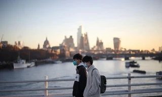 Anh nâng mức cảnh báo đối với dòng 'tàng hình' của biến thể Omicron