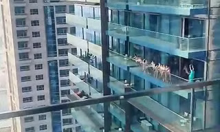 Hình ảnh từ buổi quay phim gây phẫn nộ. Ảnh: Daily Mail