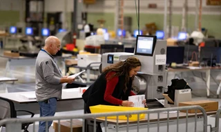 Đảng Dân chủ của Tổng thống Biden chỉ còn thiếu một ghế để giành quyền kiểm soát Thượng viện