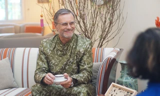 Đại sứ Pháp mặc áo dài, nói về Tết cổ truyền Việt Nam