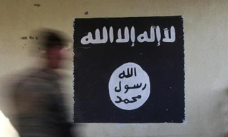 Lá cờ của Nhà nước Hồi giáo (IS) tự xưng. Ảnh: Reuters