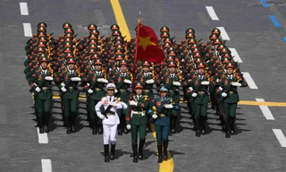 Hình ảnh các khối quân nhân hùng dũng tiến qua lễ đài duyệt binh Ngày Chiến thắng