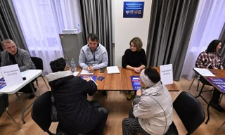 Trưng cầu dân ý sáp nhập Nga: Người dân vùng ly khai Ukraine bỏ phiếu trong ngày cuối cùng