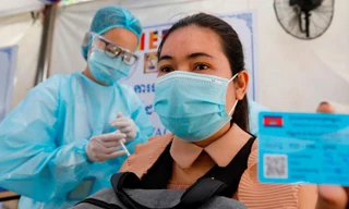 Campuchia đã hoàn thành một triệu mũi vắc xin COVID-19 tính đến cuối tuần trước. Ảnh: EPA