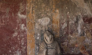 Một bức tượng tại công viên khảo cổ Pompeii. Ảnh: Tân Hoa Xã