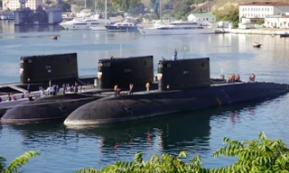 Ukraine nói Nga triển khai ba tàu ngầm mang tên lửa hành trình đến Biển Đen và Biển Azov