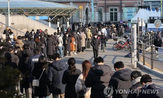 Hàn Quốc chạm ngưỡng 170.000 ca COVID-19/ngày, chính quyền kêu gọi người dân bình tĩnh