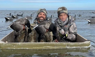 Con trai ông Donald Trump bị cáo buộc săn bắn loài vịt hiếm