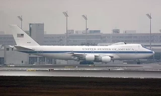 Máy bay 'Ngày tận thế' Mỹ xuất hiện ở Anh khi Tổng thống Biden công du châu Âu